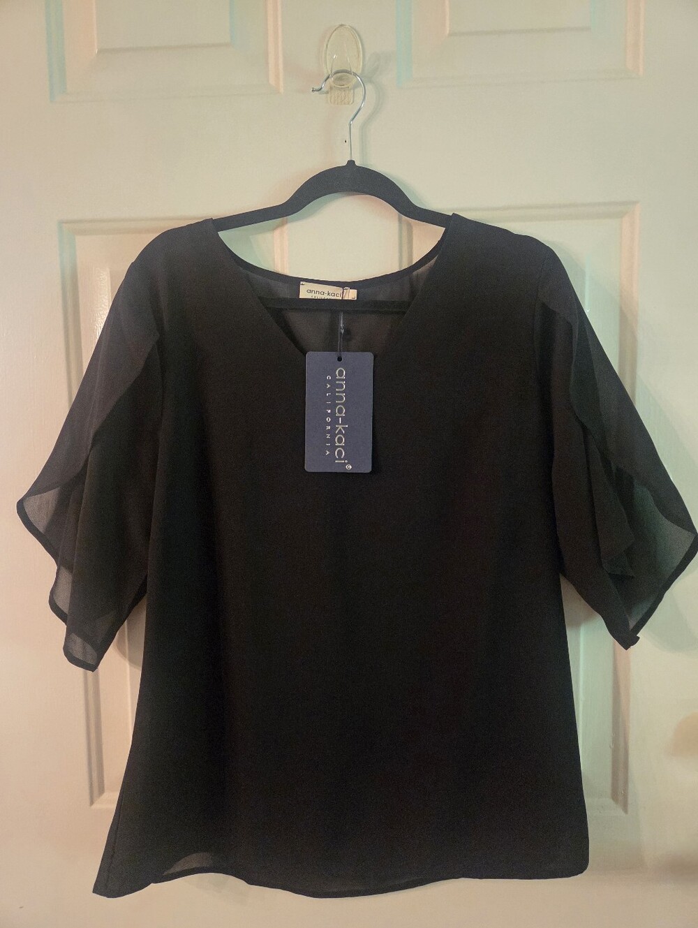 NWT Anna-Kaci Black Flowy Blouse Large